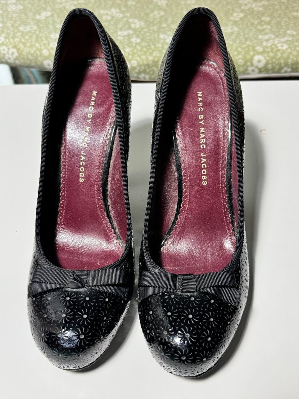 Marc by Marc Jacobs Patent Black Heels with Flower Pattern